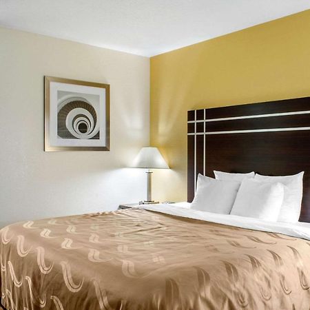 מק'קומב Quality Inn מראה חיצוני תמונה