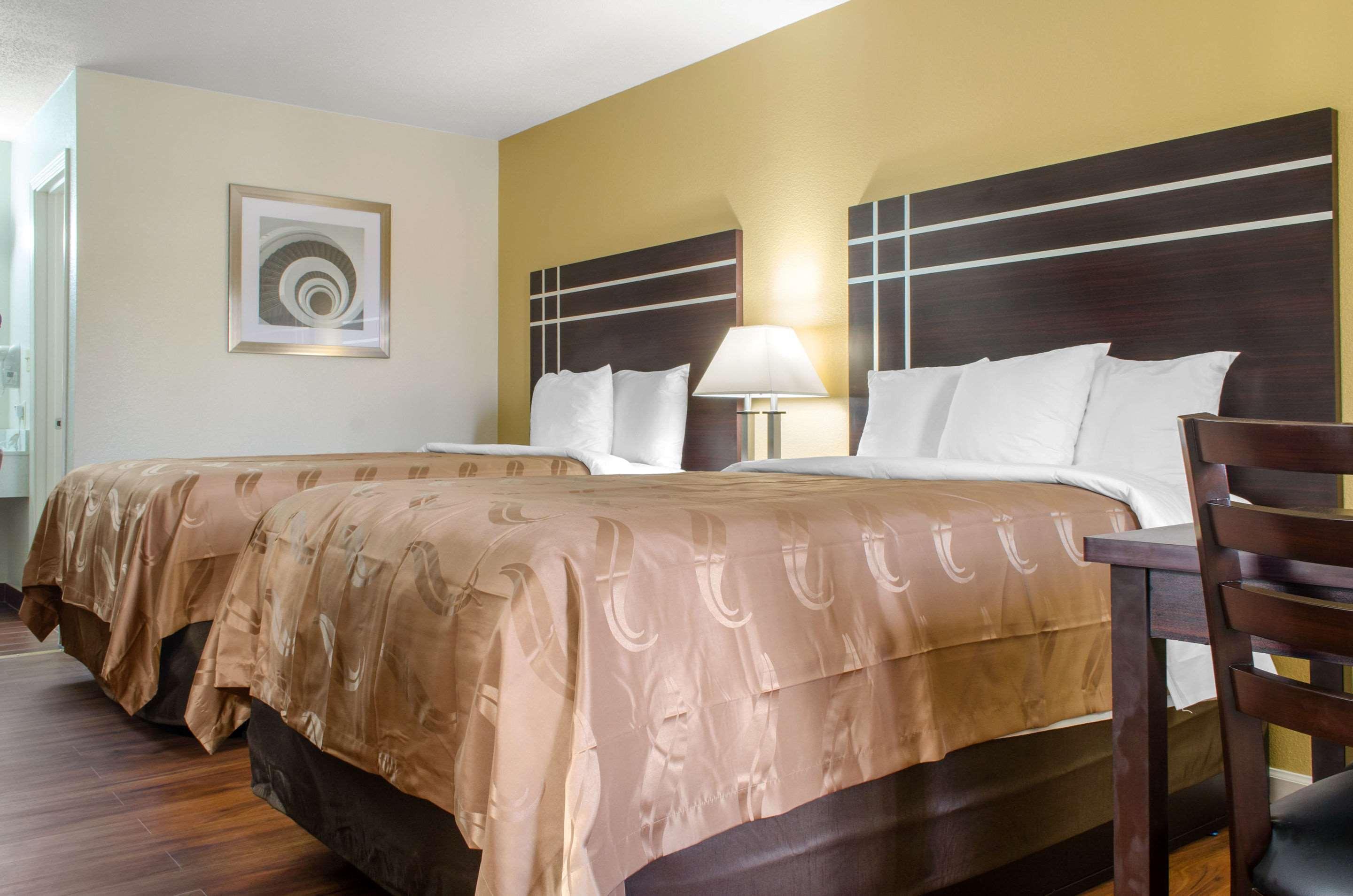 מק'קומב Quality Inn מראה חיצוני תמונה
