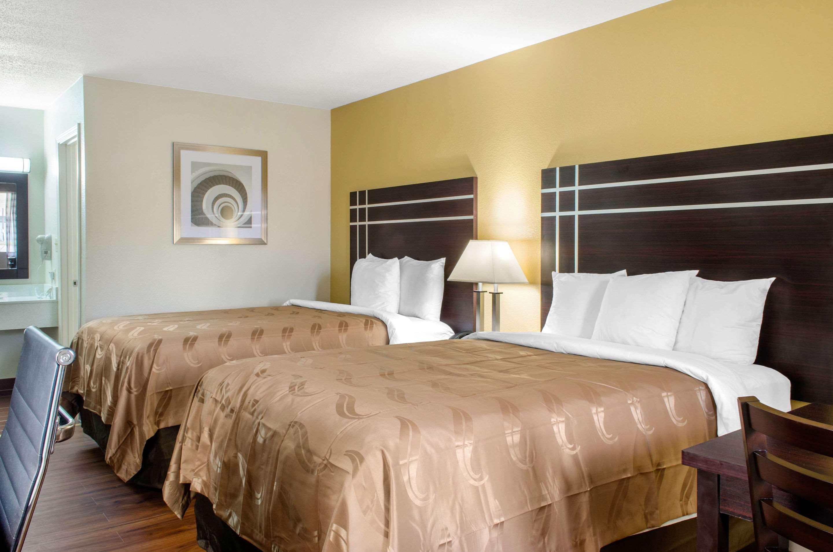 מק'קומב Quality Inn מראה חיצוני תמונה