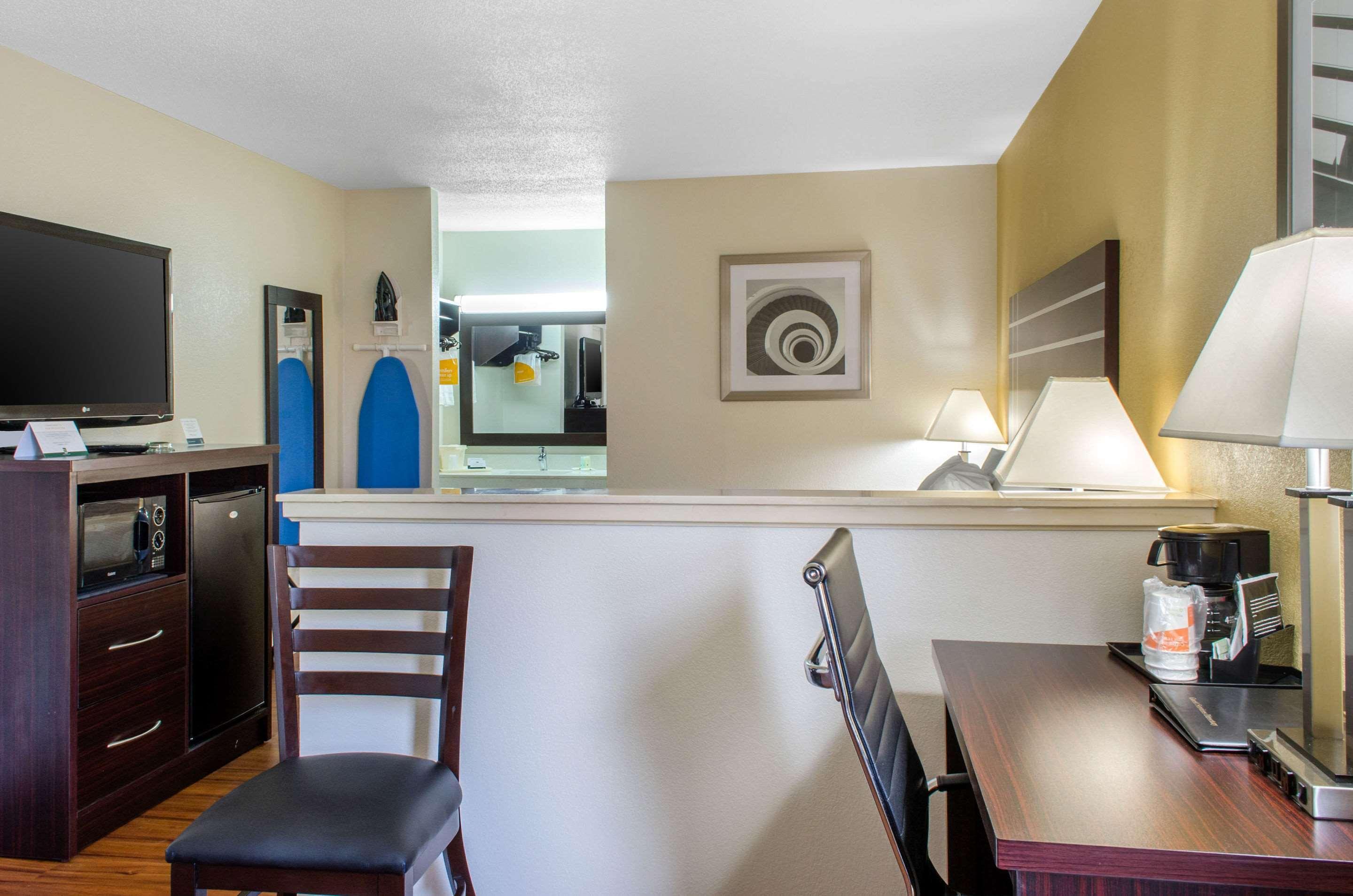 מק'קומב Quality Inn מראה חיצוני תמונה