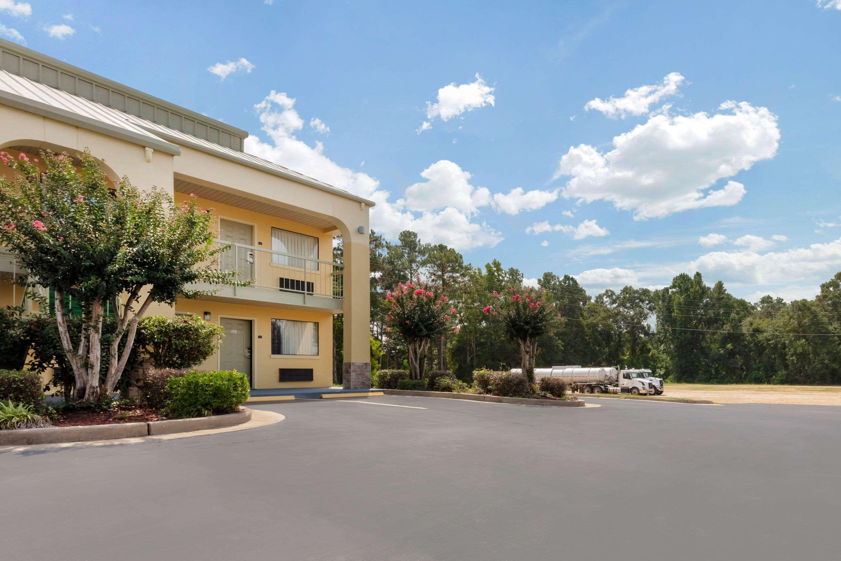 מק'קומב Quality Inn מראה חיצוני תמונה