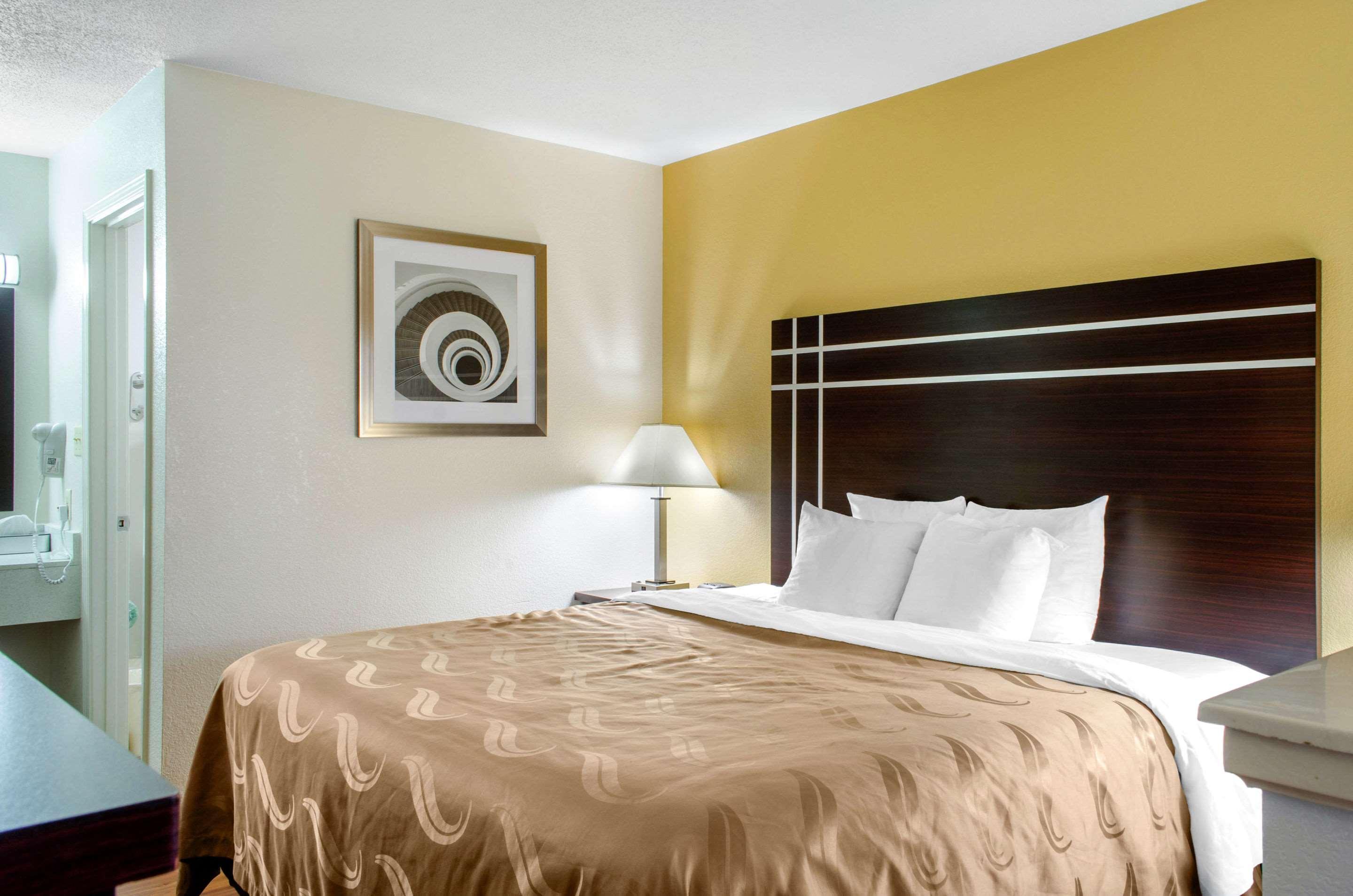 מק'קומב Quality Inn מראה חיצוני תמונה