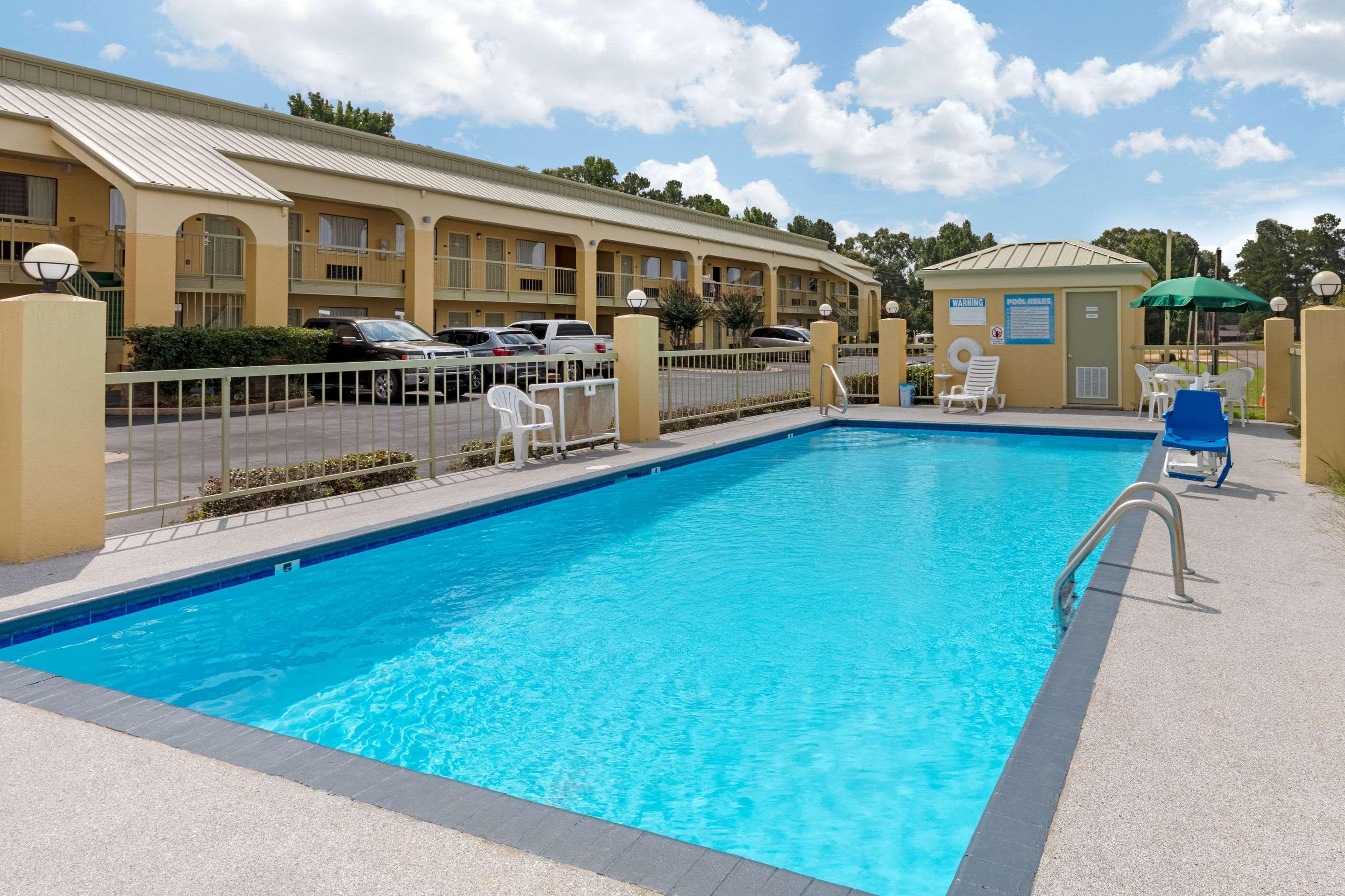 מק'קומב Quality Inn מראה חיצוני תמונה