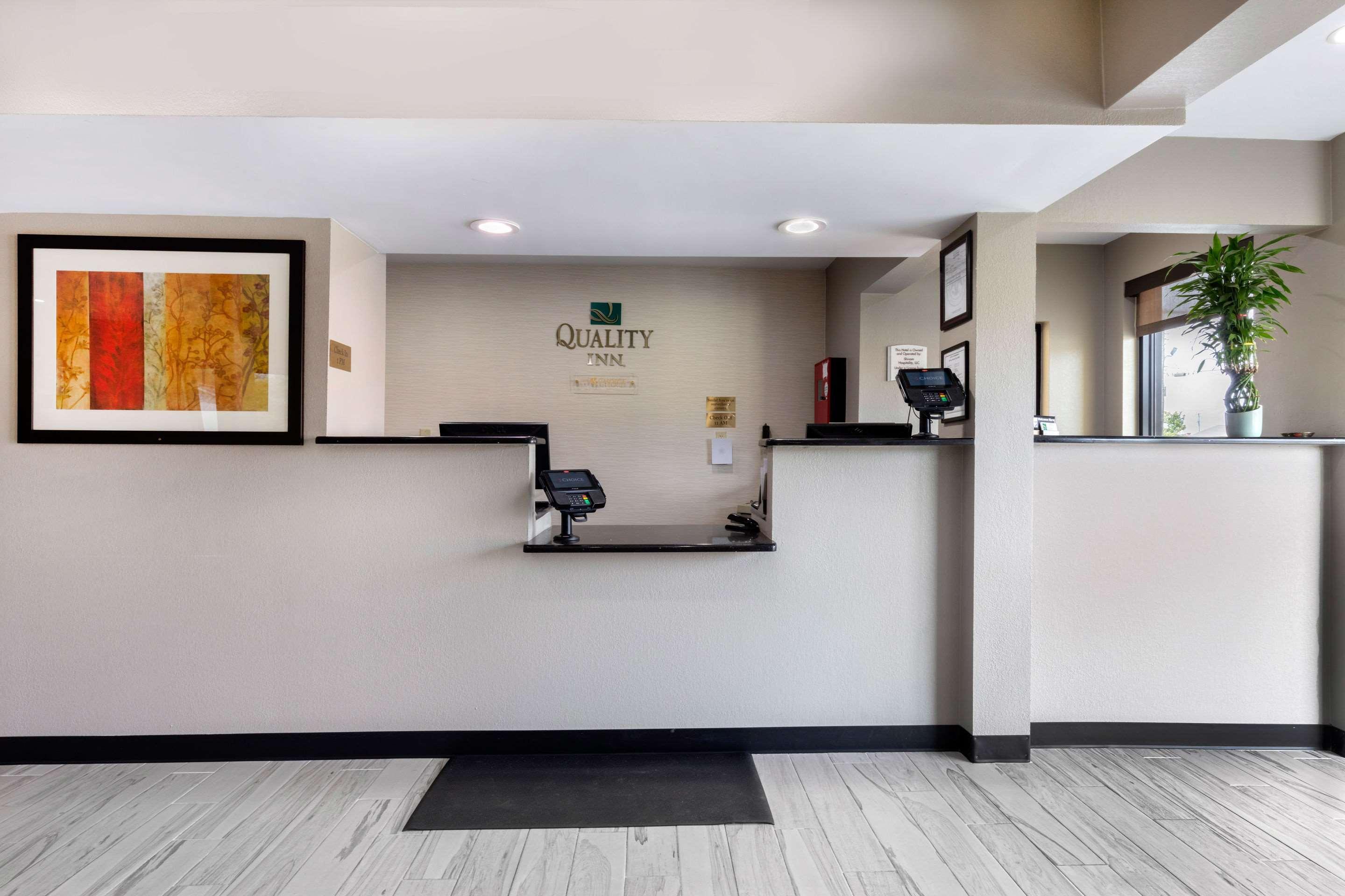 מק'קומב Quality Inn מראה חיצוני תמונה