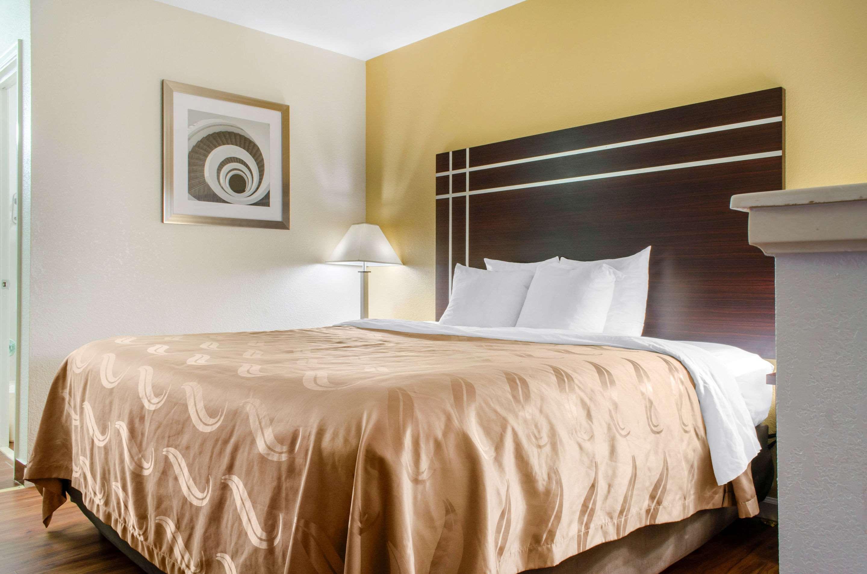 מק'קומב Quality Inn מראה חיצוני תמונה