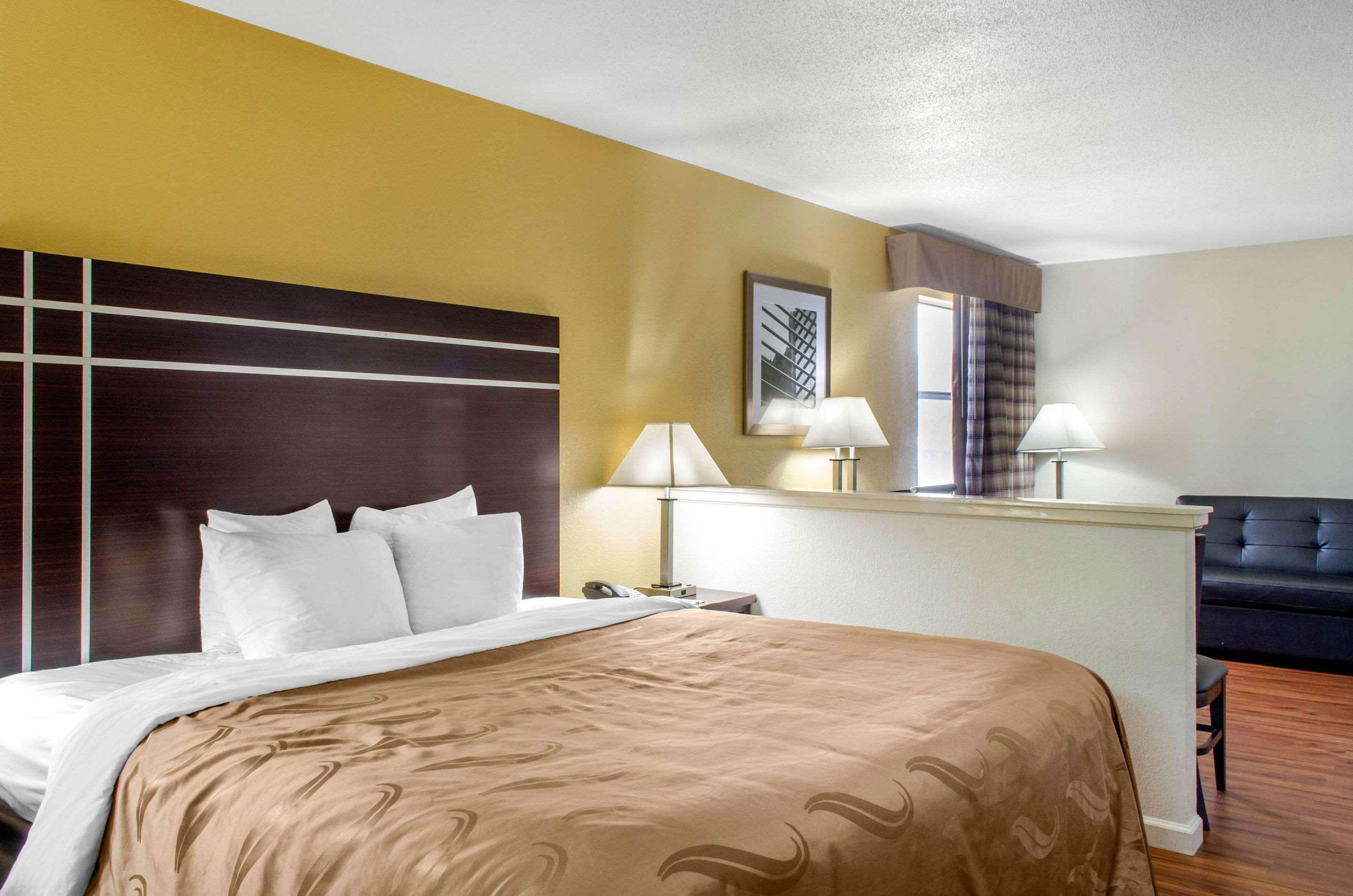 מק'קומב Quality Inn מראה חיצוני תמונה
