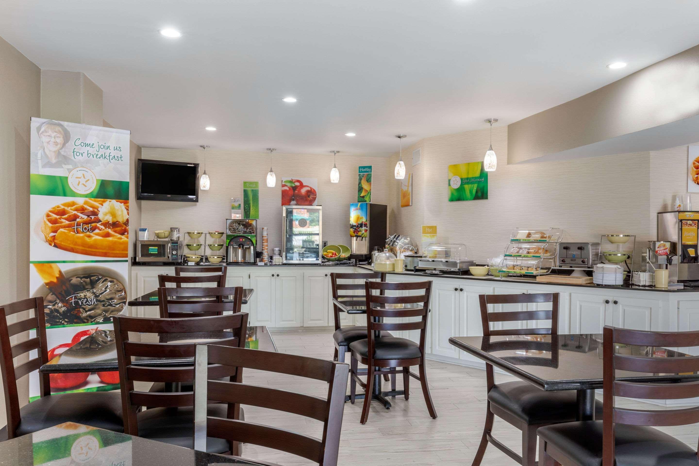 מק'קומב Quality Inn מראה חיצוני תמונה