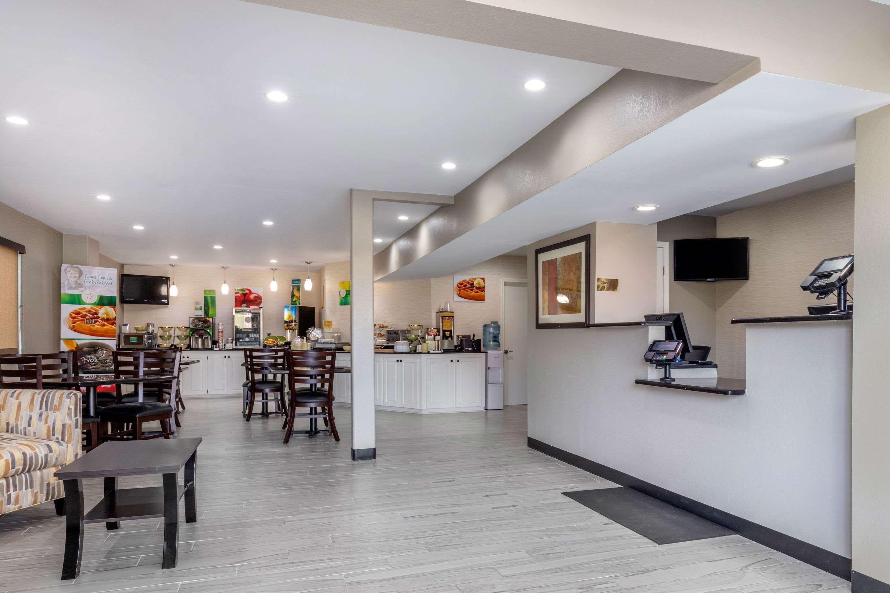 מק'קומב Quality Inn מראה חיצוני תמונה