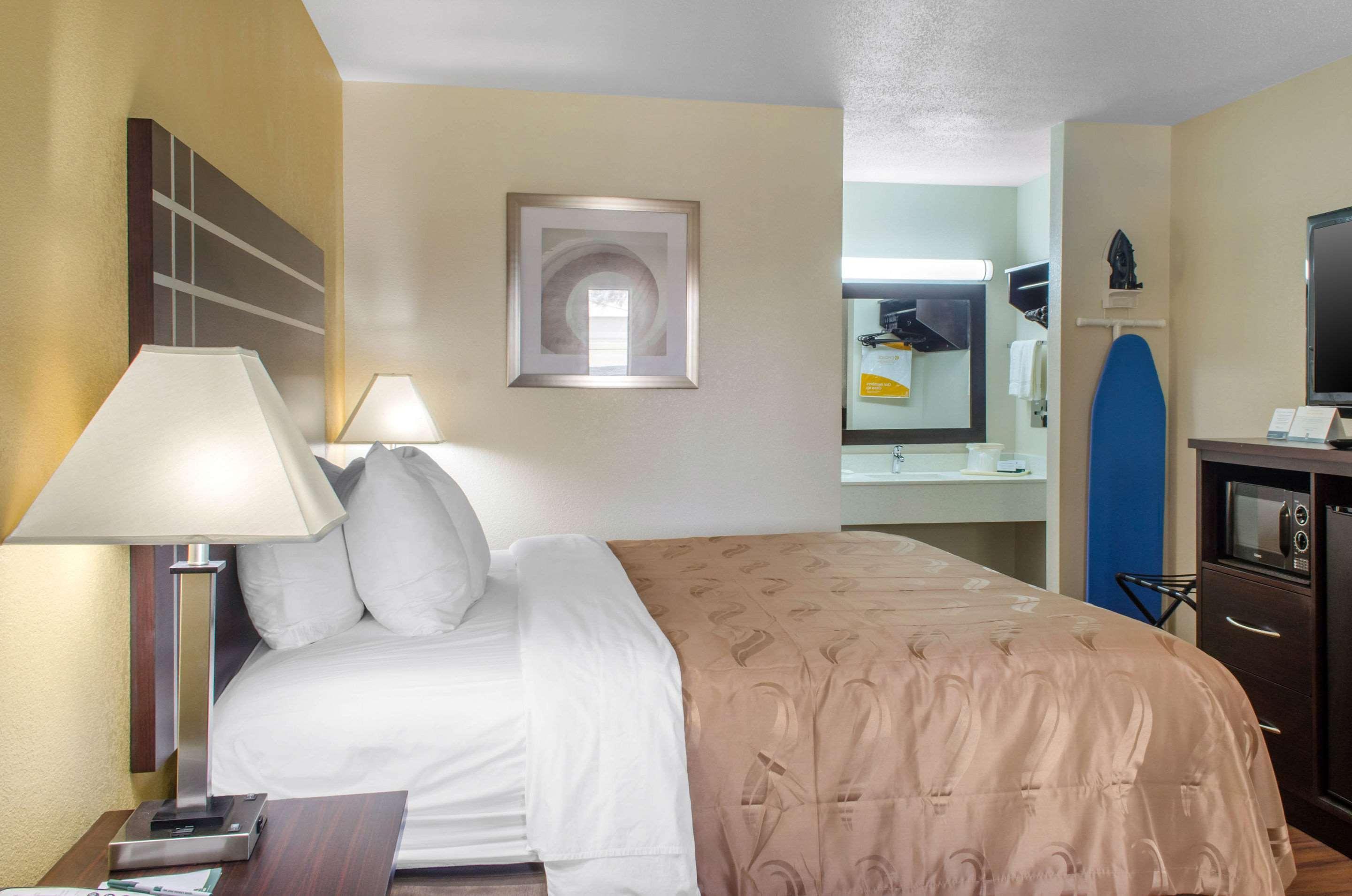 מק'קומב Quality Inn מראה חיצוני תמונה