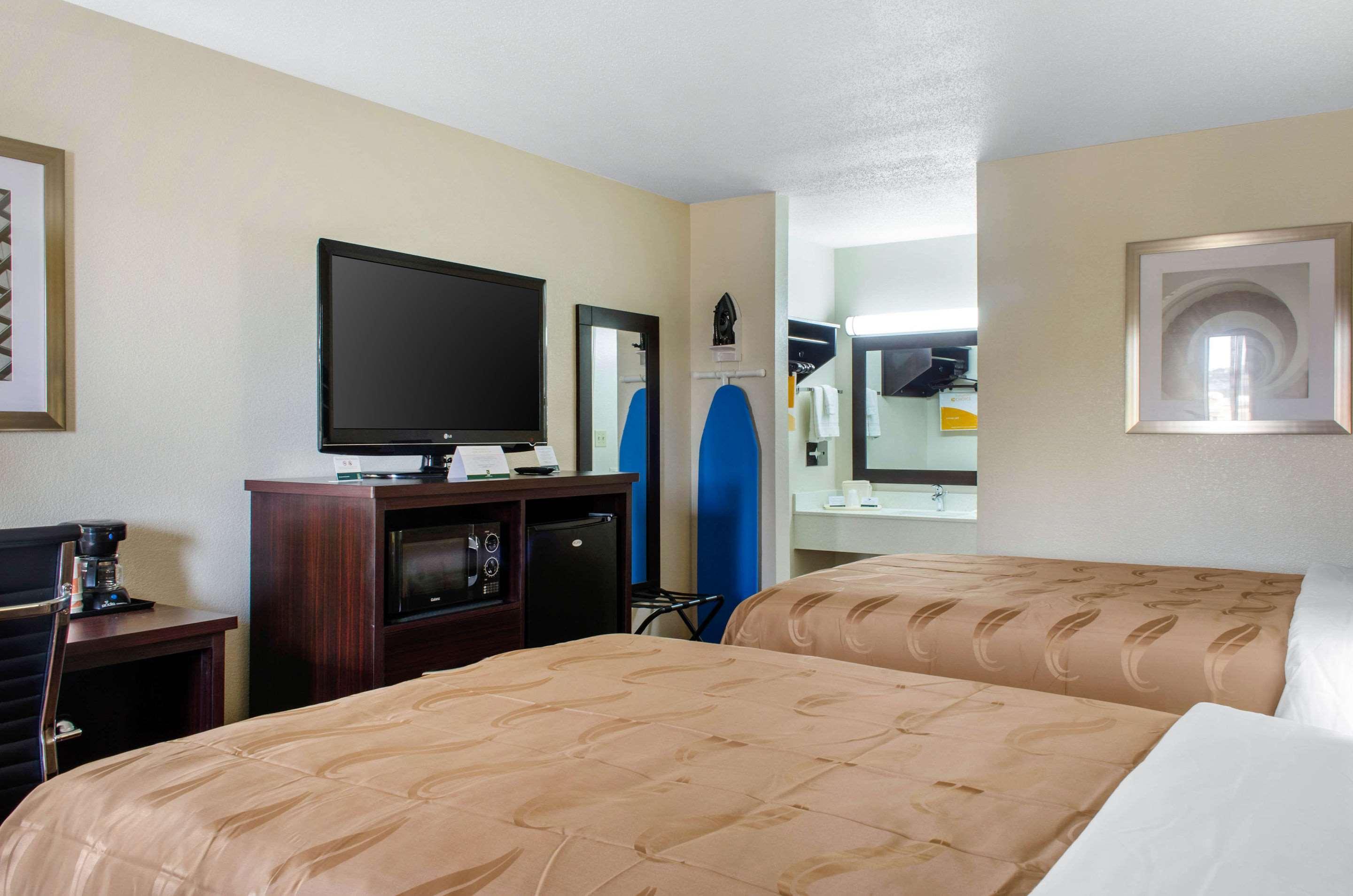 מק'קומב Quality Inn מראה חיצוני תמונה