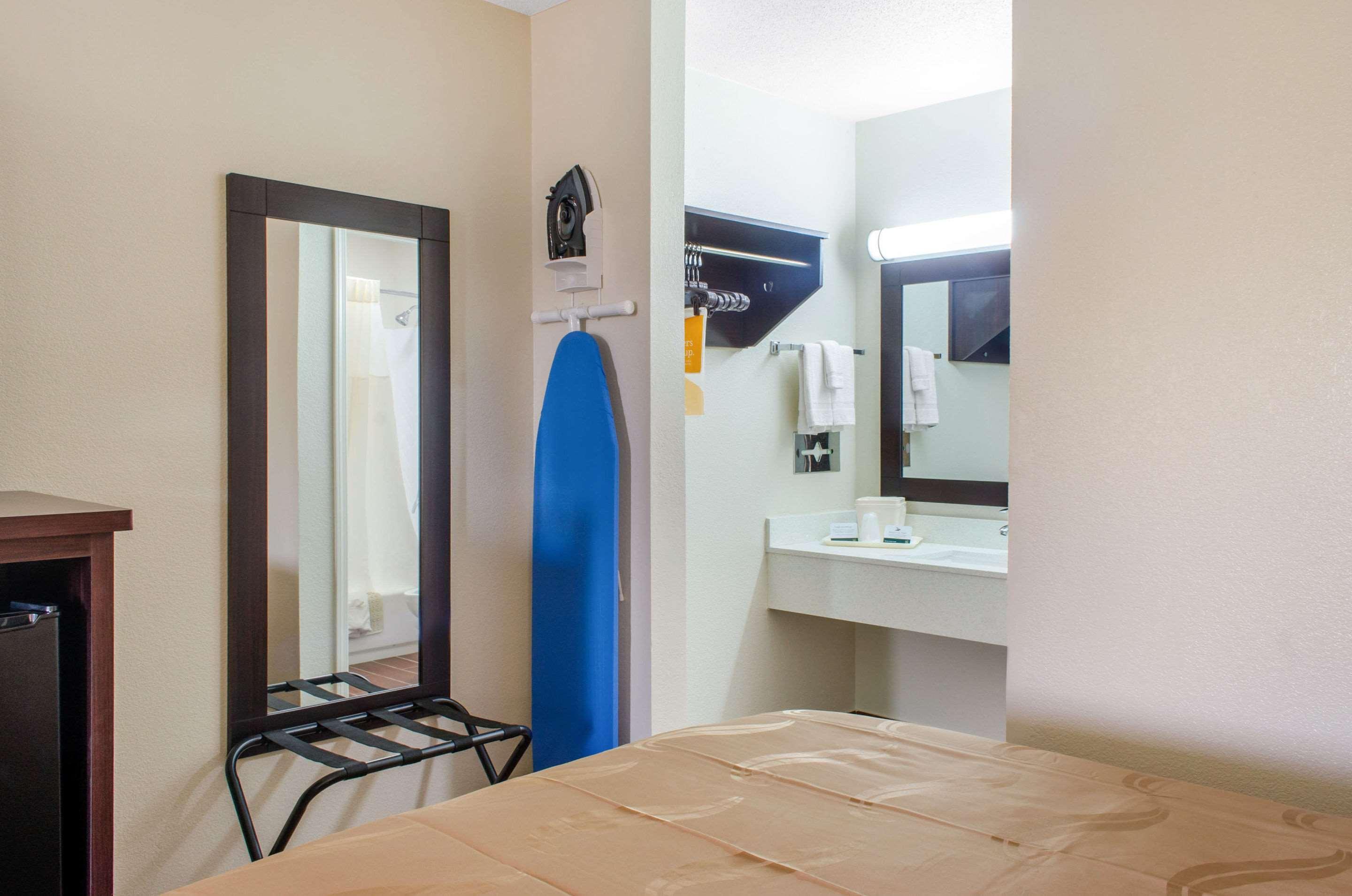 מק'קומב Quality Inn מראה חיצוני תמונה
