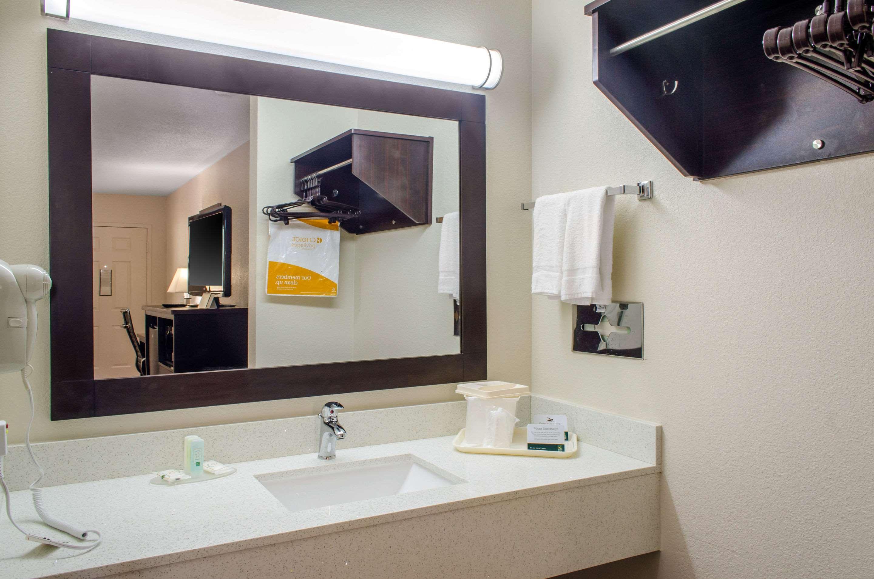 מק'קומב Quality Inn מראה חיצוני תמונה
