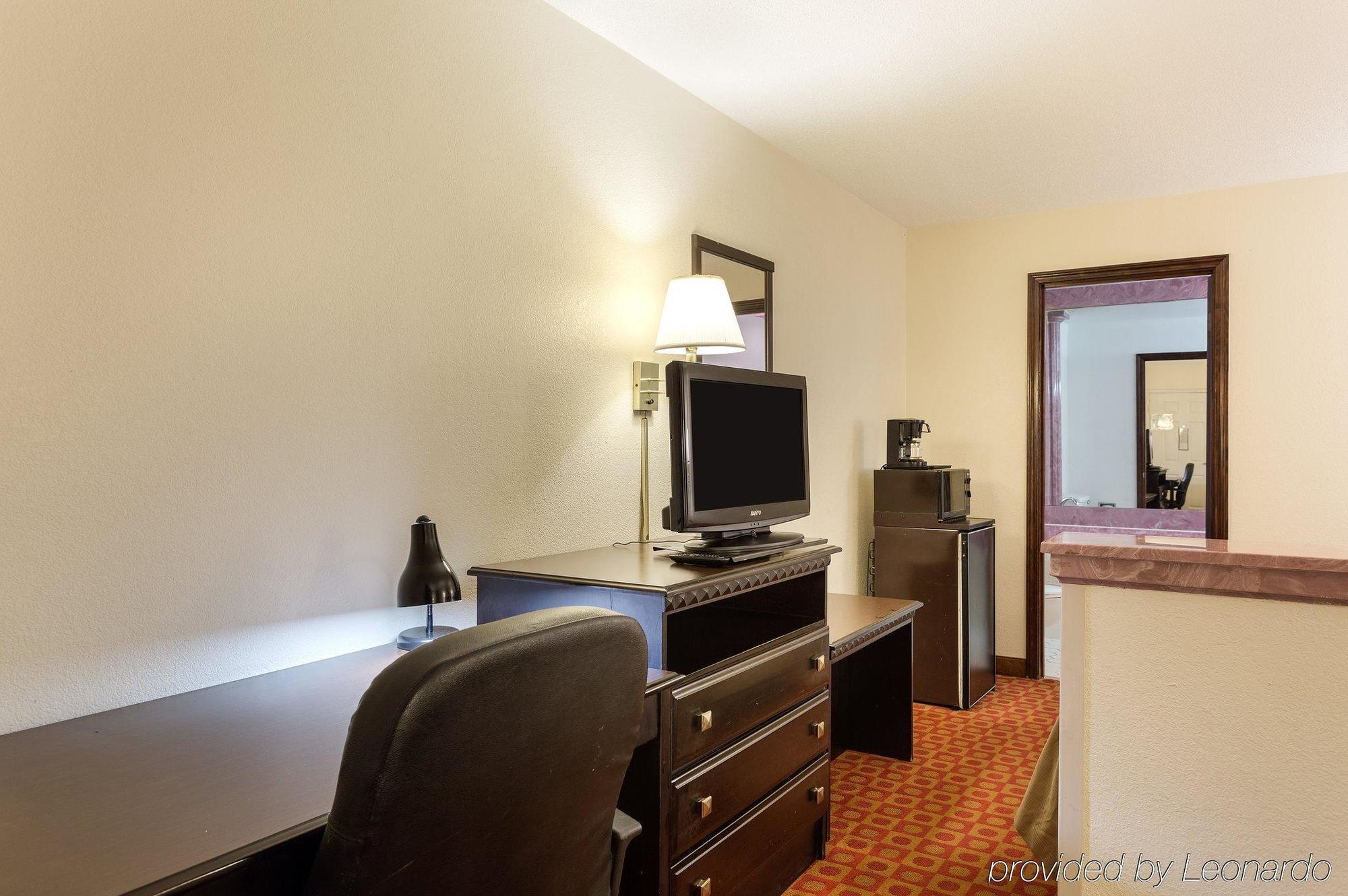 מק'קומב Quality Inn מראה חיצוני תמונה