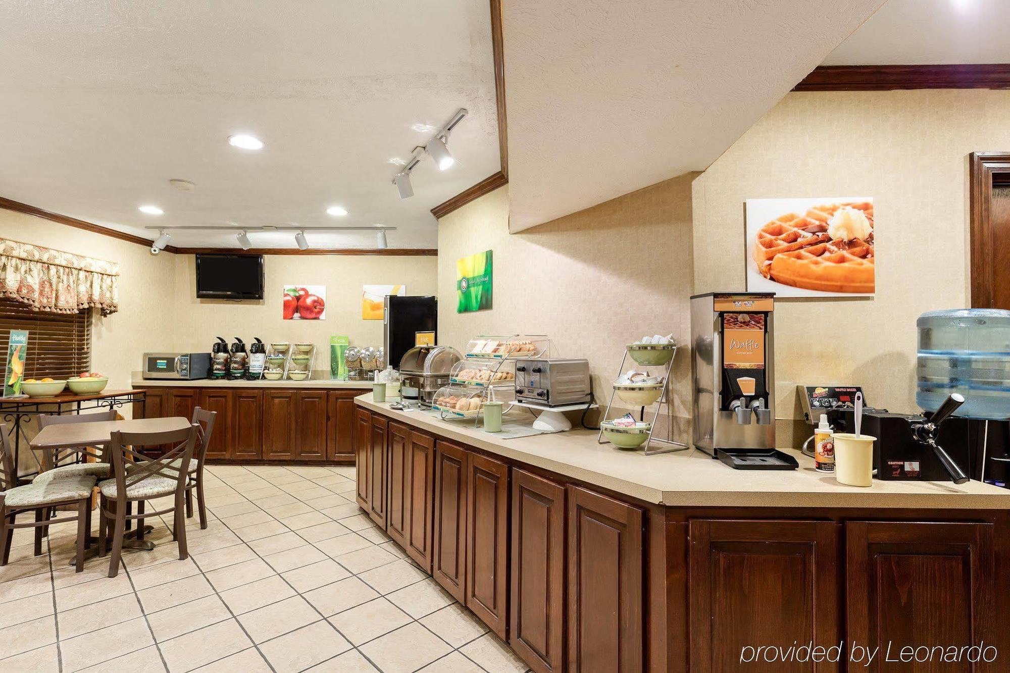 מק'קומב Quality Inn מראה חיצוני תמונה