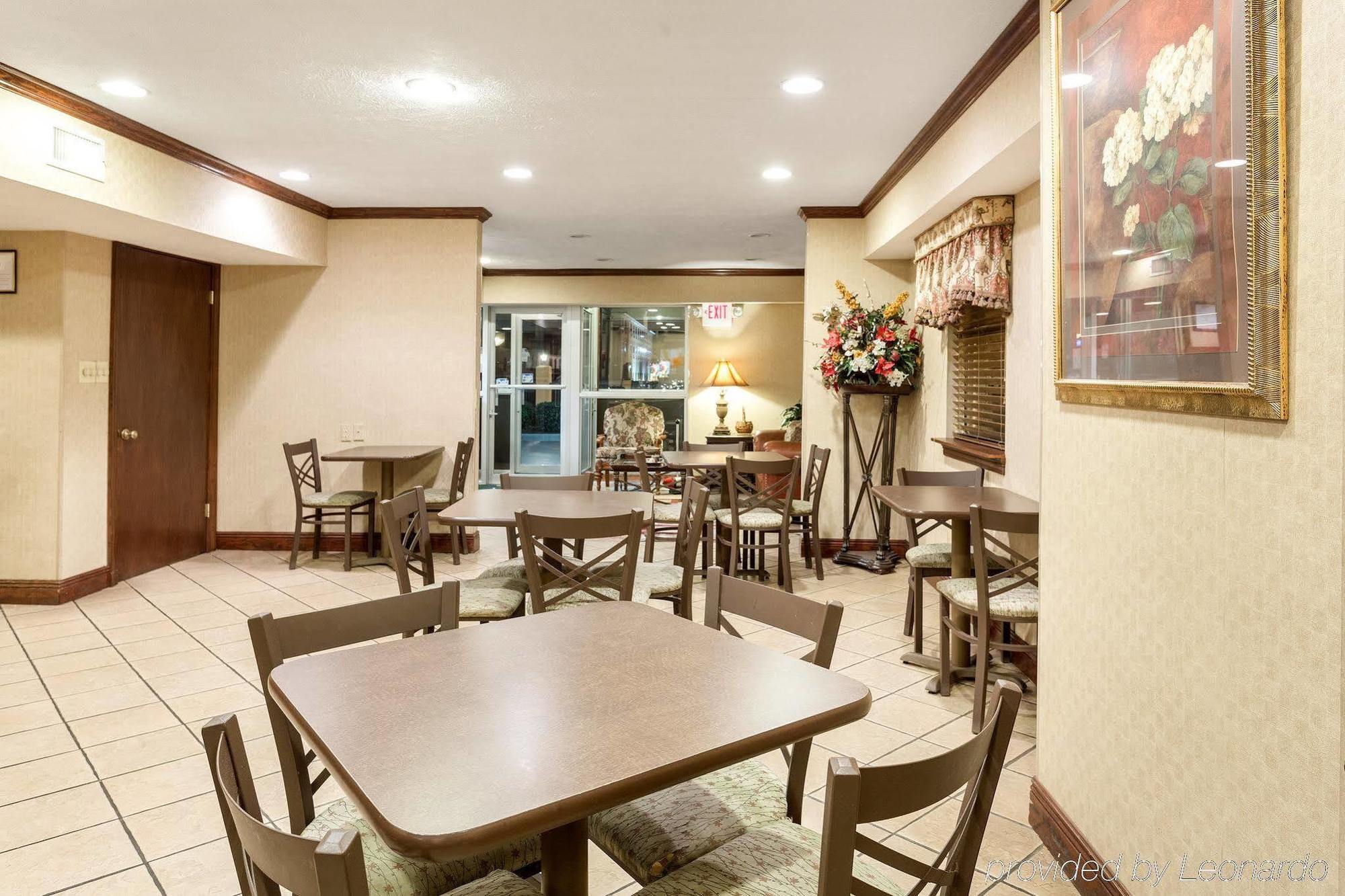 מק'קומב Quality Inn מראה חיצוני תמונה