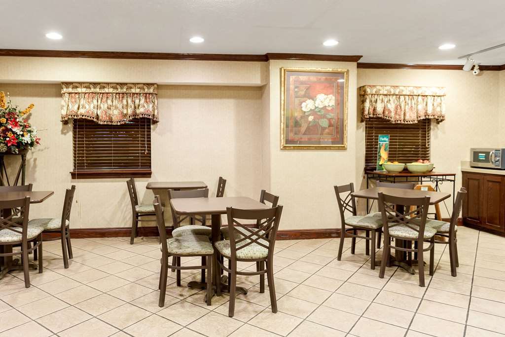 מק'קומב Quality Inn מסעדה תמונה